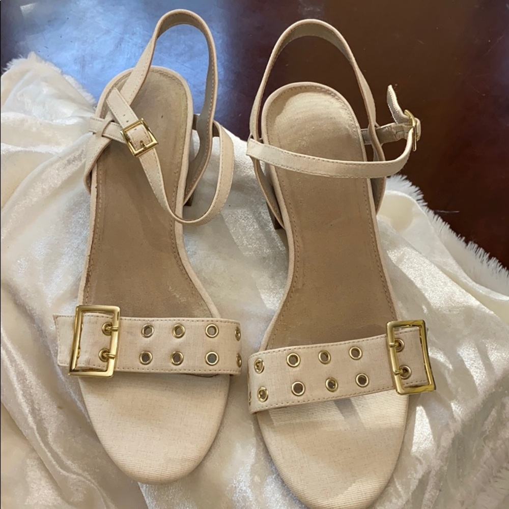 Beautiful Aerosoles Sandals with Gold accents